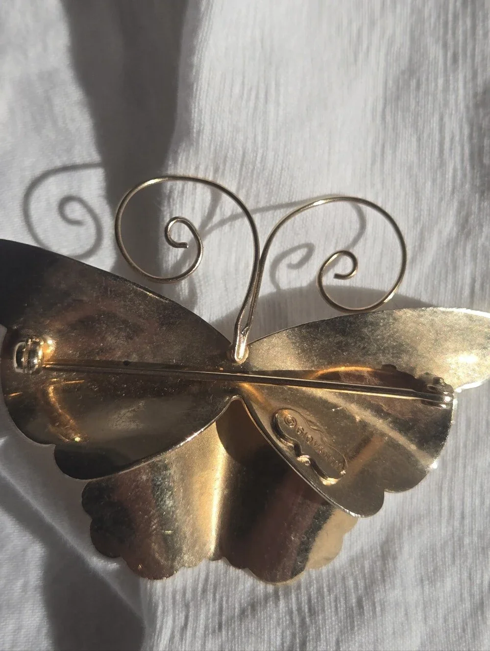 Giovanni Goldtone Butterfly Broach - Elegant